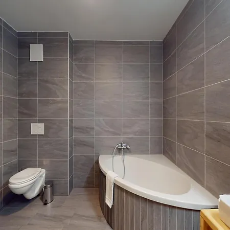 Apartment With Comfortable Arrangements *